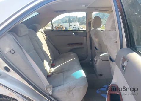 2004 Toyota Camry Xle z USA, uszkodzony, nr VIN 4T1BE32K64U884448